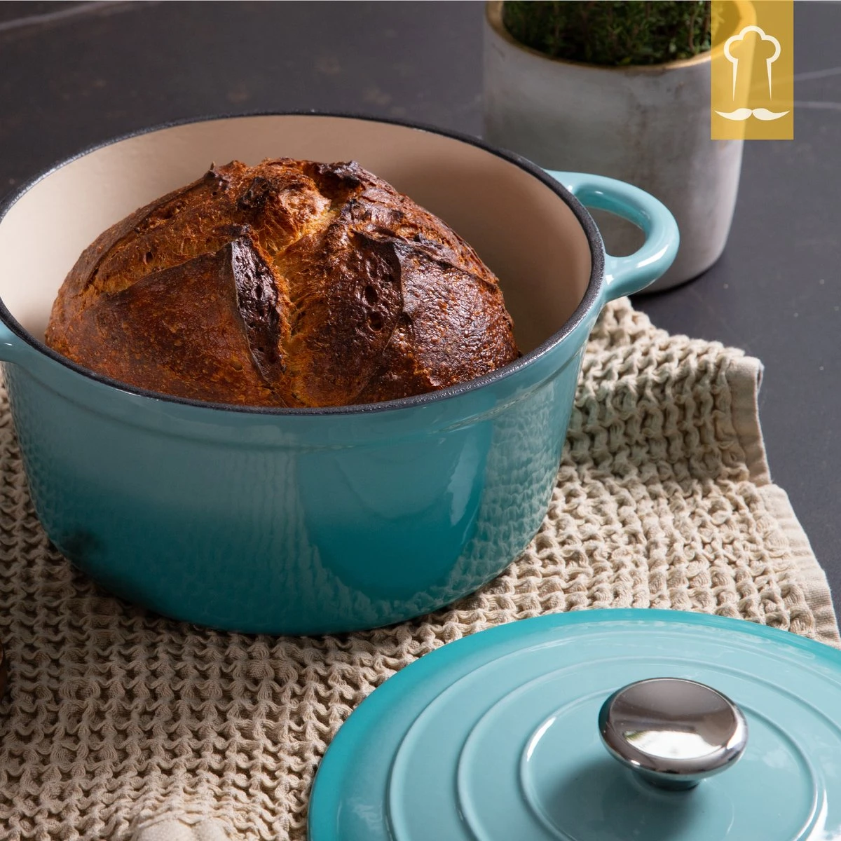 Chefarone Gietijzeren Pan - Braadpan Inclusief Deksel - Geschikt Voor Alle Warmtebronnen - Geëmailleerd Blauw 7 Chefarone Gietijzeren Pan - Braadpan Inclusief Deksel - Geschikt Voor Alle Warmtebronnen - Geëmailleerd Blauw - Afbeelding 7