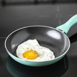 VitaVerde Expert Koekenpannenset Ø 20cm + Ø 24cm + Ø 28cm - Turquoise - Inductie - PFAS-vrij 15 VitaVerde Expert Koekenpannenset Ø 20cm + Ø 24cm + Ø 28cm - Turquoise - Inductie - PFAS-vrij -Huis Keuken 1200x1200 425