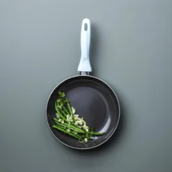 VitaVerde Expert Koekenpannenset Ø 24cm + Ø 28cm - Lichtblauw - Inductie - PFAS-vrij 16 VitaVerde Expert Koekenpannenset Ø 24cm + Ø 28cm - Lichtblauw - Inductie - PFAS-vrij -Huis Keuken 1200x1200 490