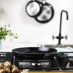 VitaVerde Expert Koekenpannenset Ø 24cm + Ø 28cm - Zwart - Inductie - PFAS-vrij 15 VitaVerde Expert Koekenpannenset Ø 24cm + Ø 28cm - Zwart - Inductie - PFAS-vrij -Huis Keuken 1200x1200 600