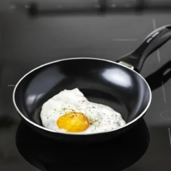 VitaVerde Expert Koekenpannenset Ø 24cm + Ø 28cm - Zwart - Inductie - PFAS-vrij 16 VitaVerde Expert Koekenpannenset Ø 24cm + Ø 28cm - Zwart - Inductie - PFAS-vrij -Huis Keuken 1200x1200 601