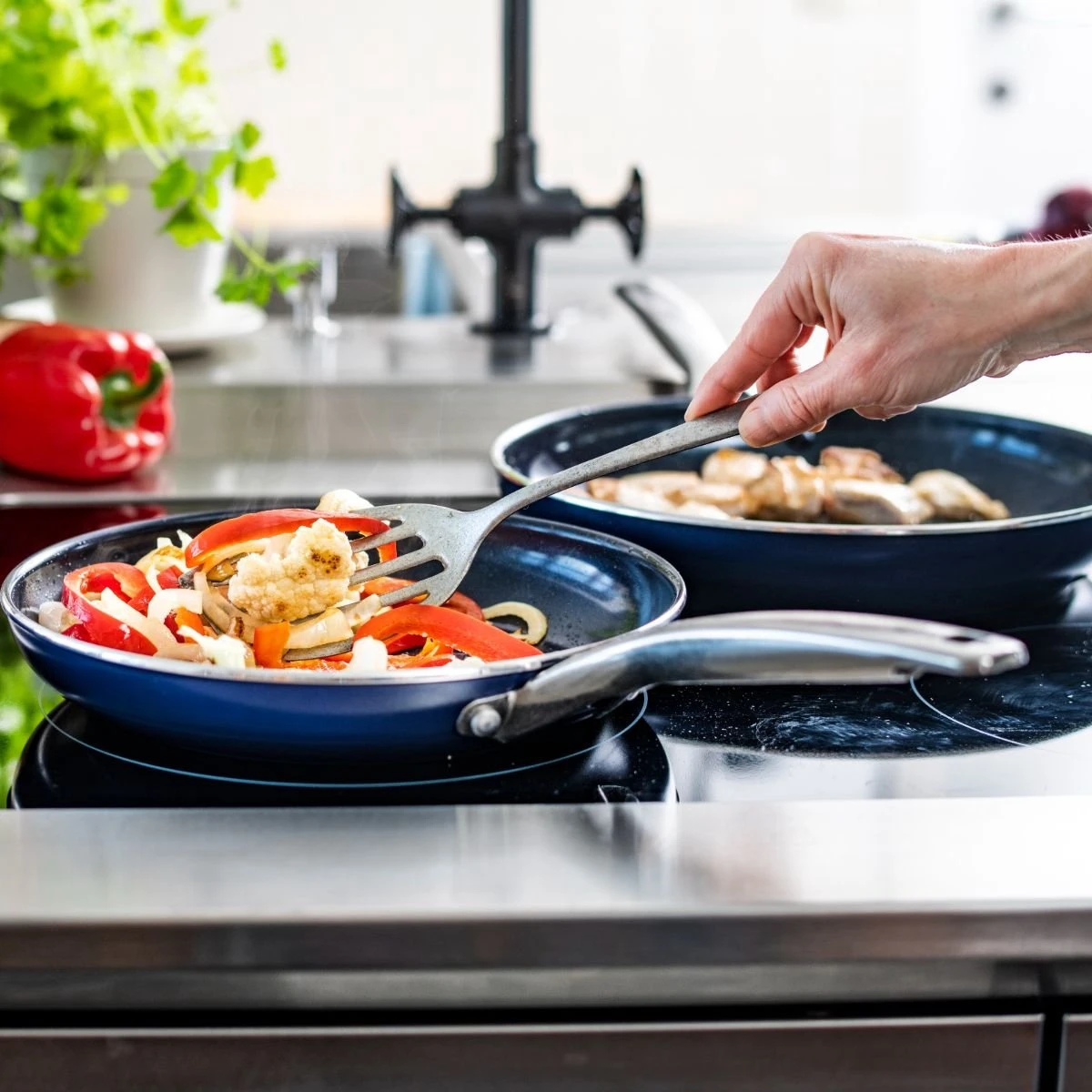 Blue Diamond, Keramische Koekenpan Verrijkt Met Diamantdeeltjes – Inductie Koekenpan Ø 20 Cm – PFAS En PHOA Vrij 4 Blue Diamond, Keramische Koekenpan Verrijkt Met Diamantdeeltjes – Inductie Koekenpan Ø 20 Cm – PFAS En PHOA Vrij - Afbeelding 4