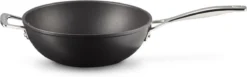Le Creuset Wokpan - Met Steel - Les Forgées TNS - ø 26 Cm / 3.4 Liter - Standaard Anti-aanbaklaag