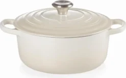 Le Creuset Braadpan Signature Meringue - ø 24 Cm / 4.2 Liter 9 Le Creuset Braadpan Signature Meringue - ø 24 Cm / 4.2 Liter -Huis Keuken 1200x744 6