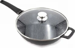 Cheffinger Wokpan Met Deksel - 32cm - Zwart - Pan - Keukenaccessoires -Huis Keuken 1200x767 2