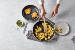 Demeyere Alu Industry 3 Koekenpannenset - Inductie - Pannenset 24 Cm + 28 Cm - Ceraforce Antikleeflaag - PTFE-vrij 14 Demeyere Alu Industry 3 Koekenpannenset - Inductie - Pannenset 24 Cm + 28 Cm - Ceraforce Antikleeflaag - PTFE-vrij -Huis Keuken 1200x800 102