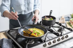 GreenPan Memphis Keramische Koekenpannenset - Ø24 + Ø28 Cm - PFAS-vrij 26 GreenPan Memphis Keramische Koekenpannenset - Ø24 + Ø28 Cm - PFAS-vrij -Huis Keuken 1200x800 163