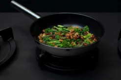 Combekk Koekenpan Ceramic Pro - Koekenpan - Anti-aanbak - Keramisch - Roestvrijstaal - 28cm 11 Combekk Koekenpan Ceramic Pro - Koekenpan - Anti-aanbak - Keramisch - Roestvrijstaal - 28cm -Huis Keuken 1200x800 202