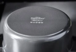 GreenPan Featherweights Braadpan 22cm - Zwart - Inductie - PFAS-vrij 15 GreenPan Featherweights Braadpan 22cm - Zwart - Inductie - PFAS-vrij -Huis Keuken 1200x823 8