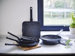 BK Universe Wok Ø 28cm - Inductie - Anti-aanbak - PFAS-vrij 13 BK Universe Wok Ø 28cm - Inductie - Anti-aanbak - PFAS-vrij -Huis Keuken 1200x899 5