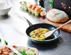 Dagelijkse Kost Door Jeroen Meus - Koekenpan ø28cm - Inductie - Anti-aanbak - PFAS-vrij 18 Dagelijkse Kost Door Jeroen Meus - Koekenpan ø28cm - Inductie - Anti-aanbak - PFAS-vrij -Huis Keuken 1200x926 43