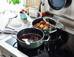 Dagelijkse Kost Door Jeroen Meus - Hapjespan Met Deksel ø24cm - Inductie - PFAS-vrij 8 Dagelijkse Kost Door Jeroen Meus - Hapjespan Met Deksel ø24cm - Inductie - PFAS-vrij -Huis Keuken 1200x926 82