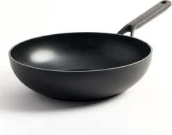 KitchenAid Classic Forged Aluminium Wok ø28cm - Zwart - Inductie - Anti-aanbak -Huis Keuken 1200x941
