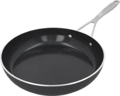 Demeyere Alu Industry 3 Koekenpannenset - Inductie - Pannenset 24 Cm + 28 Cm - Ceraforce Antikleeflaag - PTFE-vrij 12 Demeyere Alu Industry 3 Koekenpannenset - Inductie - Pannenset 24 Cm + 28 Cm - Ceraforce Antikleeflaag - PTFE-vrij -Huis Keuken 1200x959 1