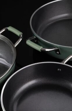 Primecook - Braadpan / Hapjespan Met Deksel - Ø 28 Cm - PFAS-vrij - Inductie - Ecoshield 21 Primecook - Braadpan / Hapjespan Met Deksel - Ø 28 Cm - PFAS-vrij - Inductie - Ecoshield -Huis Keuken 781x1200