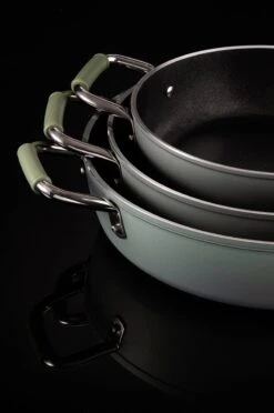 Primecook - Braadpan / Hapjespan Met Deksel - Ø 28 Cm - PFAS-vrij - Inductie - Ecoshield 22 Primecook - Braadpan / Hapjespan Met Deksel - Ø 28 Cm - PFAS-vrij - Inductie - Ecoshield -Huis Keuken 797x1200 1