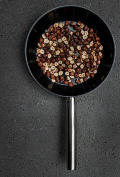 Combekk Koekenpan Ceramic Pro - Koekenpan - Anti-aanbak - Keramisch - Roestvrijstaal - 28cm 10 Combekk Koekenpan Ceramic Pro - Koekenpan - Anti-aanbak - Keramisch - Roestvrijstaal - 28cm -Huis Keuken 818x1200