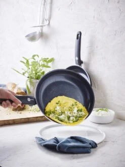 GreenPan Cambridge Hapjespan Met Deksel 24cm - Zwart - Inductie - PFAS-vrij -Huis Keuken 899x1200 17